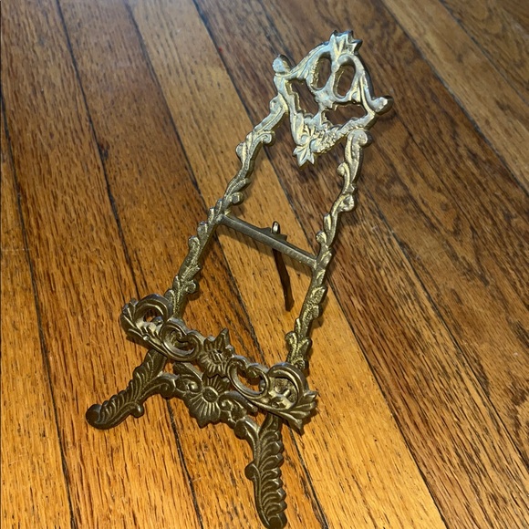 Vintage mid century ornate brass easel library decor 8.5” - Picture 2 of 7